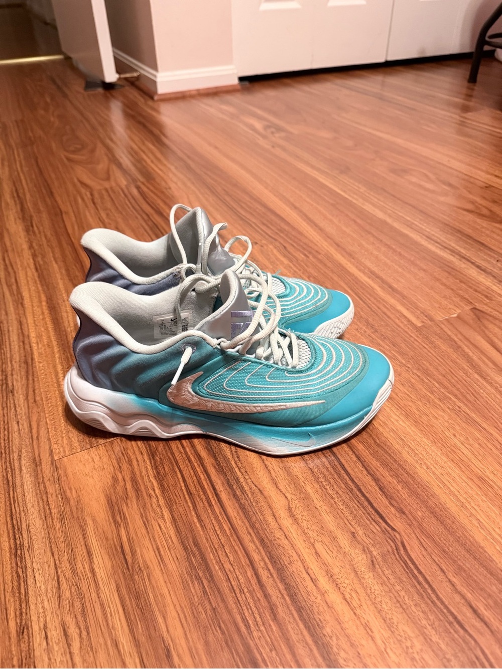 Nike Mens Turquoise Athletic Sneakers